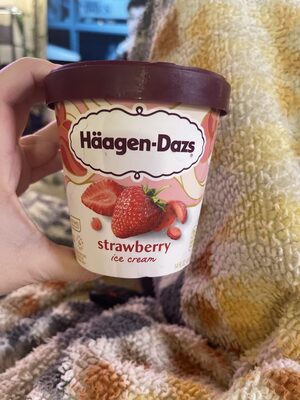 strawberry ice cream view 1